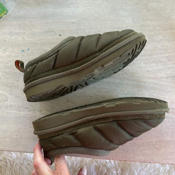 Kids ugg slip ons - Picture 5 of 6